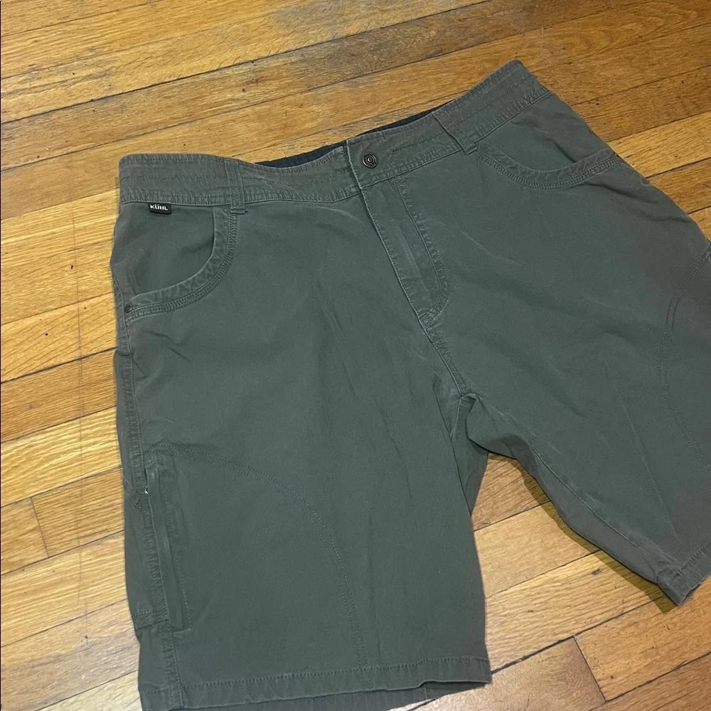 Kuhl Ramblr Vintage Patina Dye Shorts in Olive Drab Brown, Men’s size 38